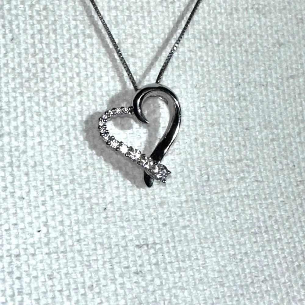 RL - Sterling Silver and CZ Heart pendent on silver chain - Picture 3 of 7